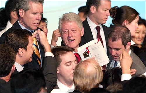 지난 2005년 2월24일, 서울 쉐라톤 워커힐호텔에서 열린 빌 클린턴 미국 전 대통령의 자서전 <마이 라이프> 출판 기념회 모습. 